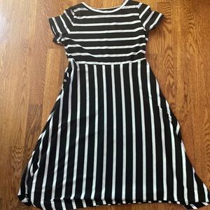 Girls dress Black and White